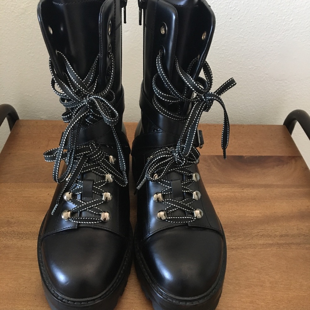 Slightly used Valentino ankle boot